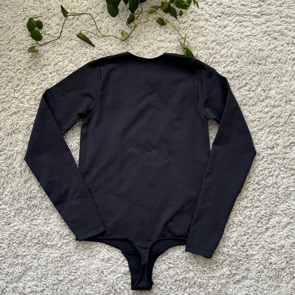 SKIMS Essential Crew Neck Long Sleeve Bodysuit Camel XXS/XS - Picture 6 of 7
